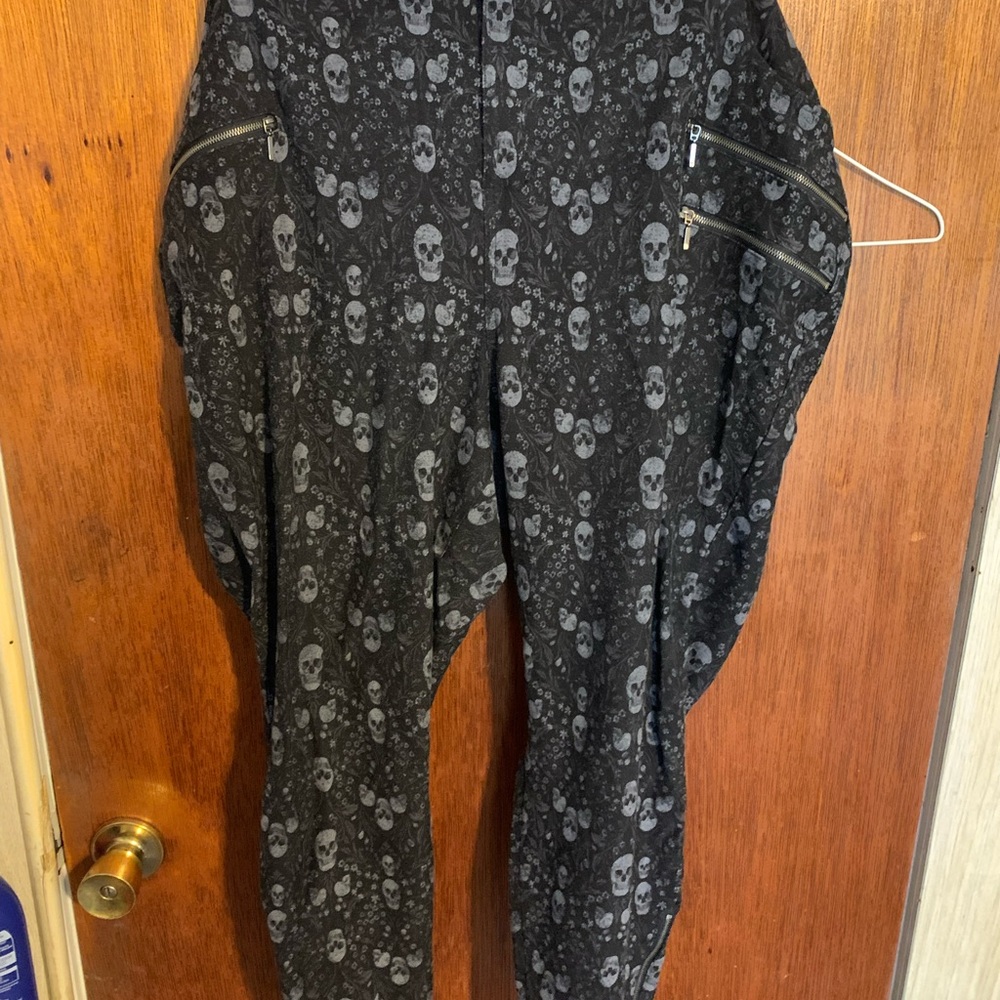 Torrid skull print Jegging Size 26